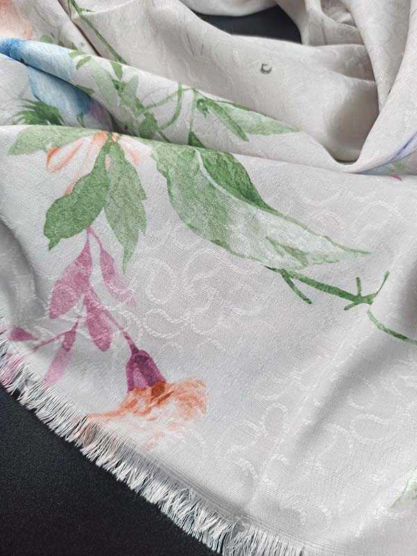 Платок Softel 90х90 Жаккард пастель цветы тауп — изображение 5