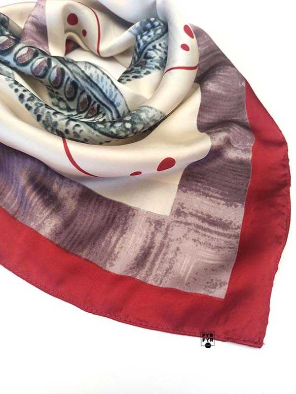 Платок сатин 70х70 бобы красный — изображение 3
