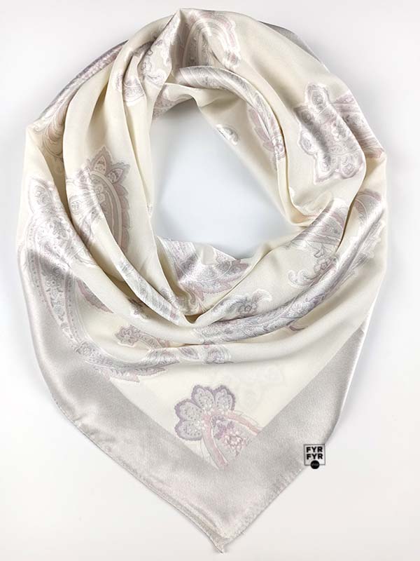 светлый нарядный платок на голову