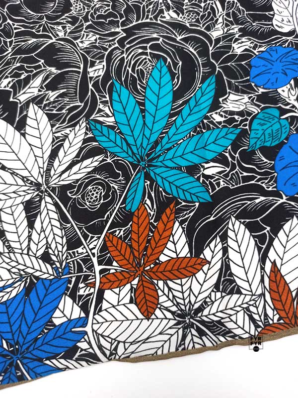 черный шелковый платок с узором
