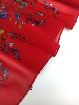 красный шифоновый шарф с цветами
